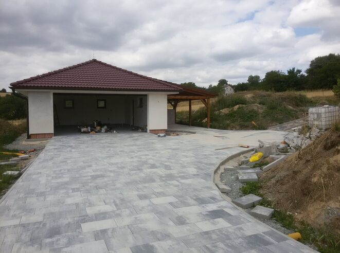 Příjezdová cesta k RD - novostavba