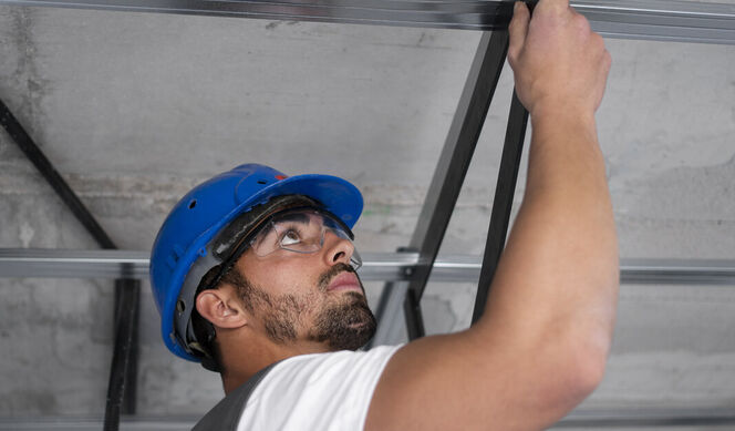 POMOCNÝ MONTÉR ZÁMEČNICKÝCH KONSTRUKCÍ