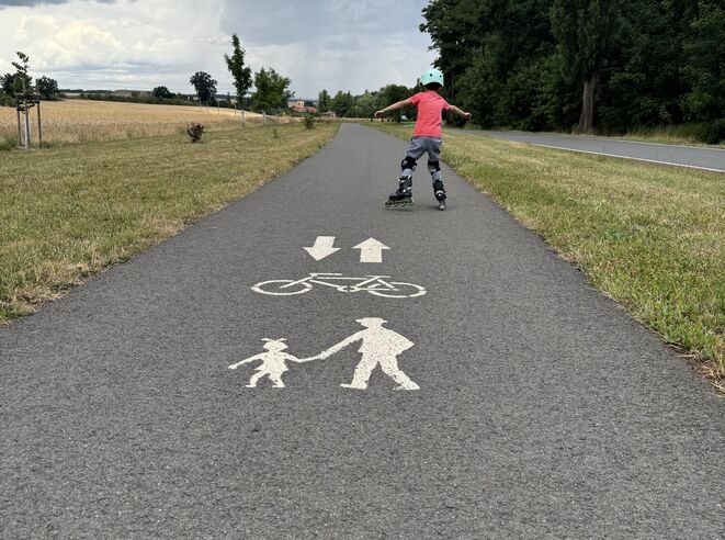 Silnice, cesty i příjezdové komunikace na klíč 